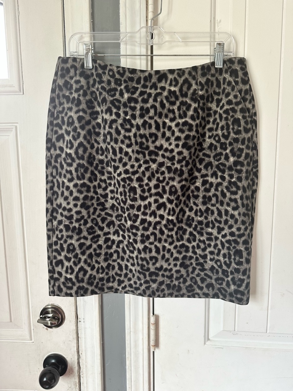 Cabi Jungle Leopard Print Black Flat Front Stretch Straight Pencil Skirt Size 10